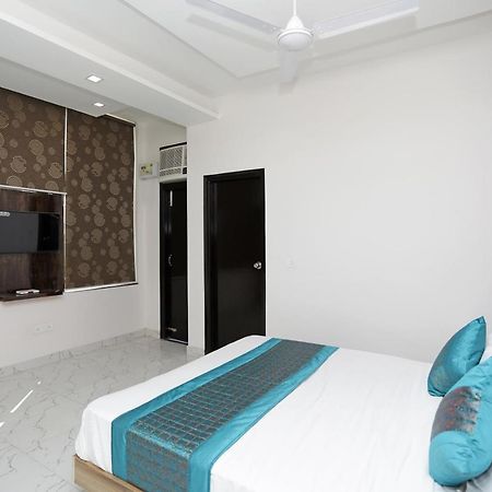 Oyo 12673 The Diplomat Inn Δελχί Εξωτερικό φωτογραφία