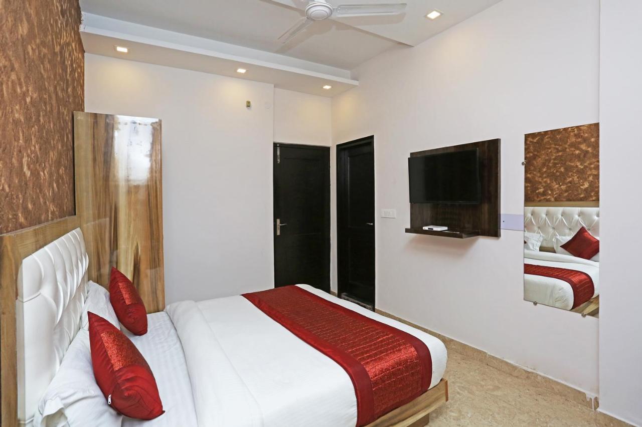 Oyo 12673 The Diplomat Inn Δελχί Εξωτερικό φωτογραφία