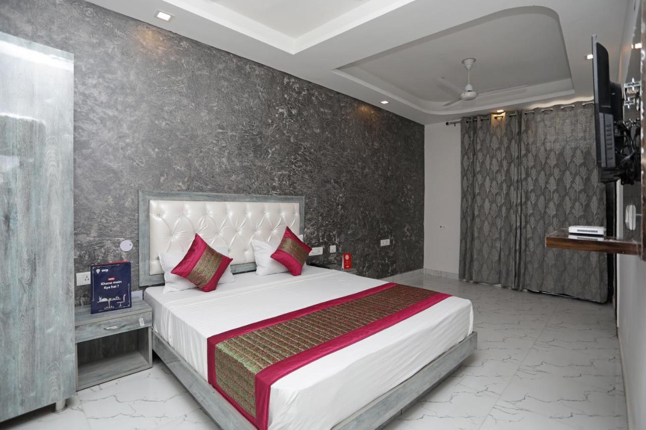 Oyo 12673 The Diplomat Inn Δελχί Εξωτερικό φωτογραφία