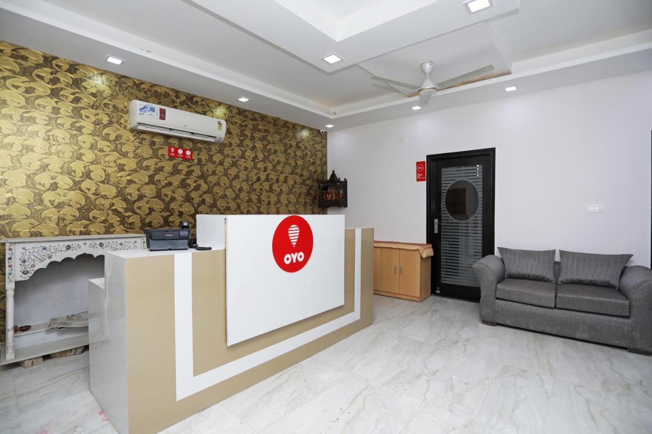 Oyo 12673 The Diplomat Inn Δελχί Εξωτερικό φωτογραφία