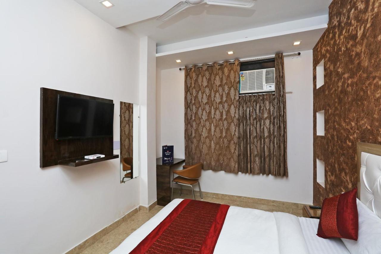 Oyo 12673 The Diplomat Inn Δελχί Εξωτερικό φωτογραφία