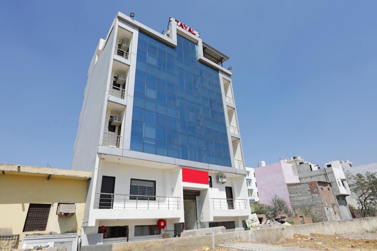 Oyo 12673 The Diplomat Inn Δελχί Εξωτερικό φωτογραφία