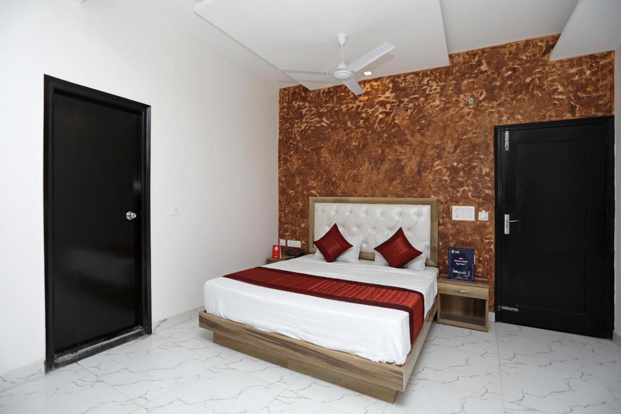 Oyo 12673 The Diplomat Inn Δελχί Εξωτερικό φωτογραφία