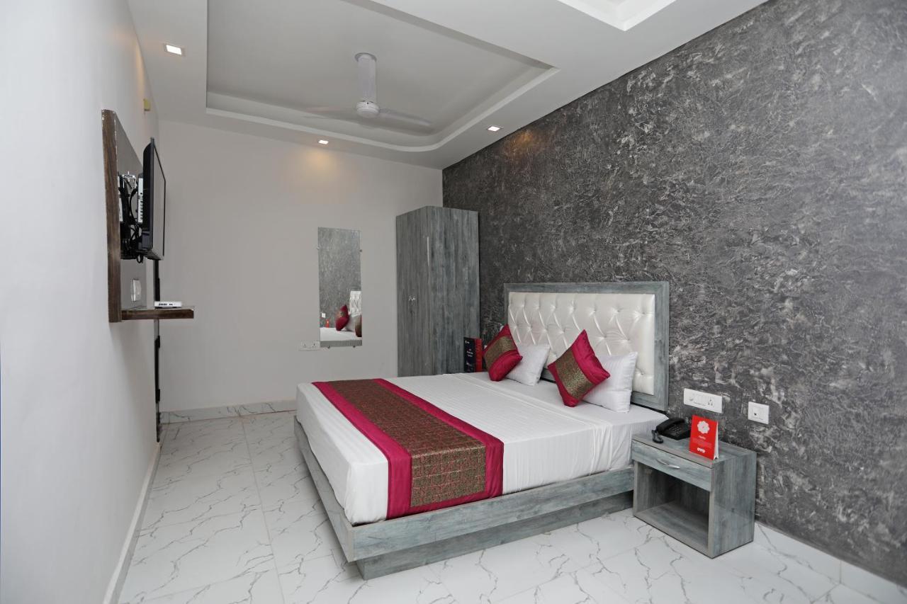 Oyo 12673 The Diplomat Inn Δελχί Εξωτερικό φωτογραφία