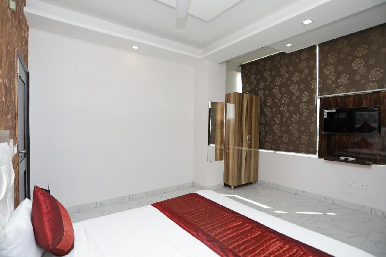 Oyo 12673 The Diplomat Inn Δελχί Εξωτερικό φωτογραφία