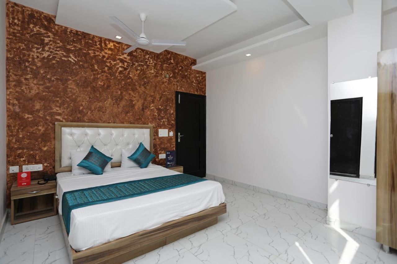 Oyo 12673 The Diplomat Inn Δελχί Εξωτερικό φωτογραφία