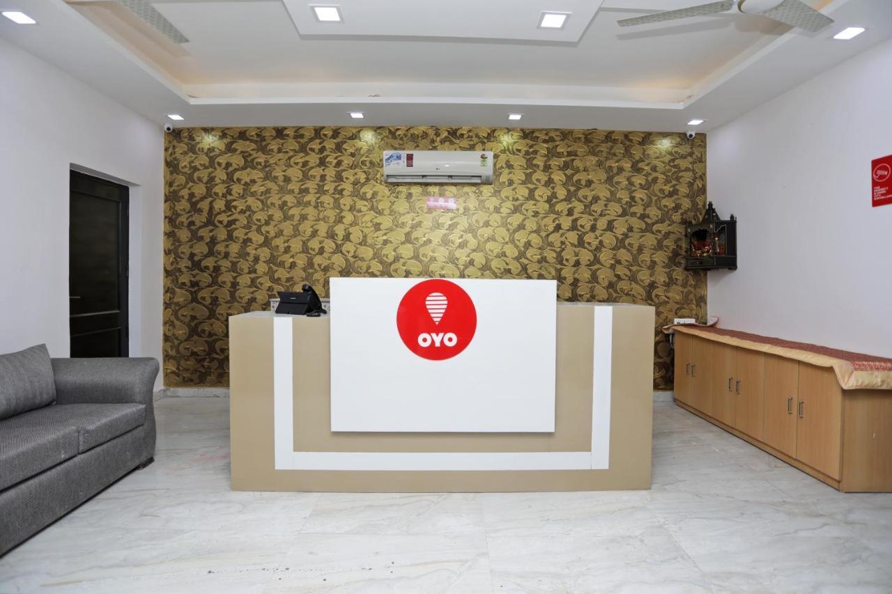 Oyo 12673 The Diplomat Inn Δελχί Εξωτερικό φωτογραφία